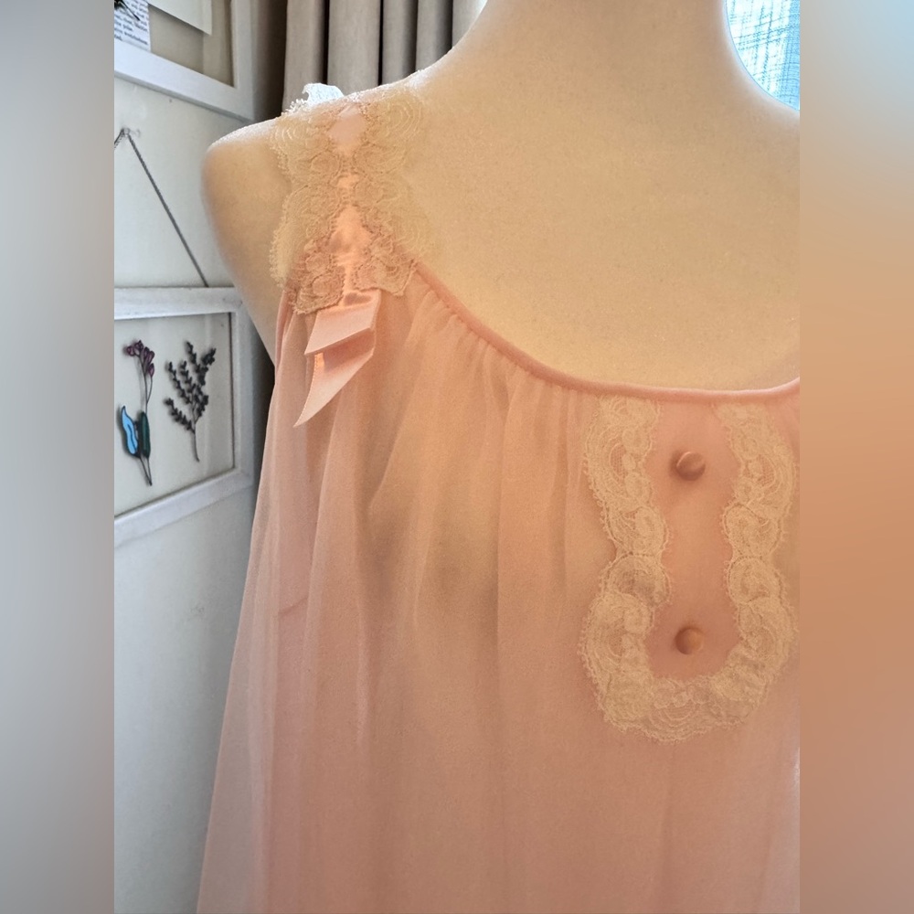 Vintage 1950s Vanity Fair Delicate Pink Nylon Chiffon & White Lace Nighty Slip - Picture 3 of 10